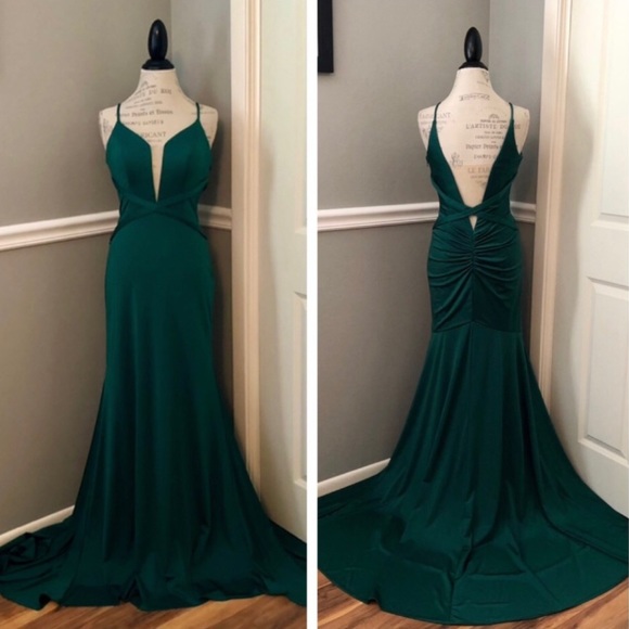 ๐นโจWITH YOUR PERFECT GOWNโจ๐นFOLLOW FOR UPDATES๐๐ค - Picture 8 of 16